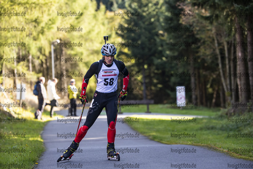 01.10.2021, xkvx, Biathlon, Deutschlandpokal Altenberg, Sprint - maennlich, v.l. Emil Koch (Germany)