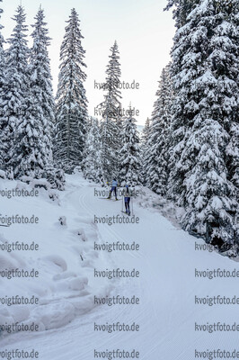 06.11.2021, xmlx, Biathlon - Langlauf Training Davos, v.l. Feature / Landschaft / Ski Technician Niklas Kellerer (Germany), Ski Technician Sebastian Hopf (Germany)  