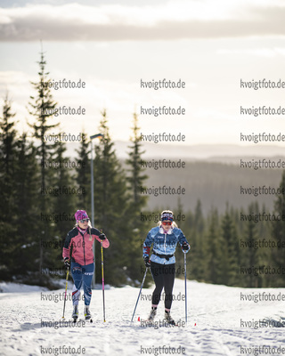 11.11.2021, xkvx, Biathlon Training Sjusjoen, v.l. Unknown / Unbekannt / Czech Republic Athlete  