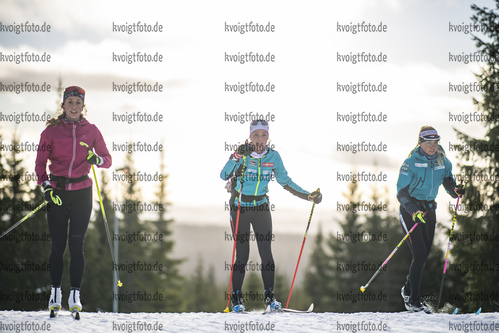 11.11.2021, xkvx, Biathlon Training Sjusjoen, v.l. Jessica Jislova (Czech Republic), Marketa Davidova (Czech Republic), Eva Puskarcikova (Czech Republic)  