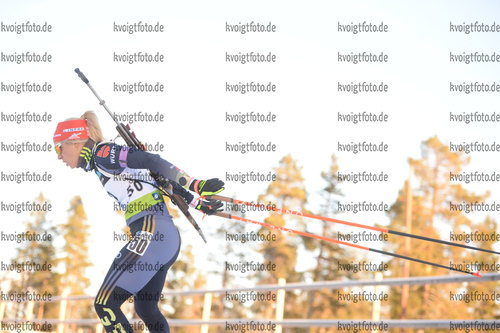25.11.2021, xetx, Biathlon IBU Cup Idre, Sprint Women, v.l. Karolin Horchler (GERMANY)