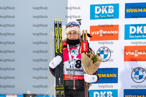 27.11.2021, xkvx, Biathlon IBU World Cup Oestersund, Individual Women, v.l. Lisa Theresa Hauser (Austria) bei der Siegerehrung / at the medal ceremony