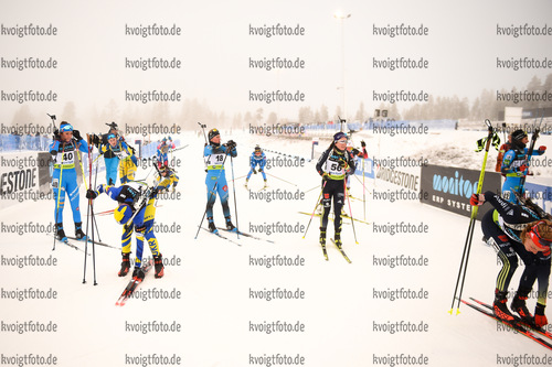 28.11.2021, xetx, Biathlon IBU Cup Idre, Pursuit Women, v.l. Beatrice Trabucchi (ITALY), Marion Wiesensarter (GERMANY), Sophie Chauveau (FRANCE), Natalia Gerbulova (RUSSIA), Gilonne Guigonnat (FRANCE)
