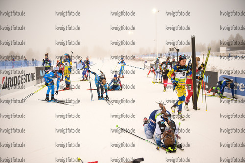 28.11.2021, xetx, Biathlon IBU Cup Idre, Pursuit Women, v.l. Elisabeth Hoegberg (SWEDEN), Noora Kaisa Keranen (FINLAND), Beatrice Trabucchi (ITALY), Ella Halvarsson (SWEDEN), Flurina Volken (SWITZERLAND), Alina Pilchuk (BELARUS)