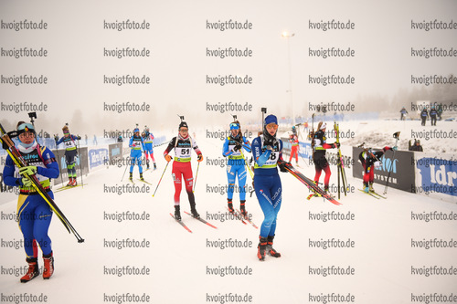 28.11.2021, xetx, Biathlon IBU Cup Idre, Pursuit Women, v.l. Flurina Volken (SWITZERLAND), Tamara Steiner (AUSTRIA), Martina Trabucchi (ITALY), Mihail USOV (Moldova), Eleonora Fauner (ITALY)