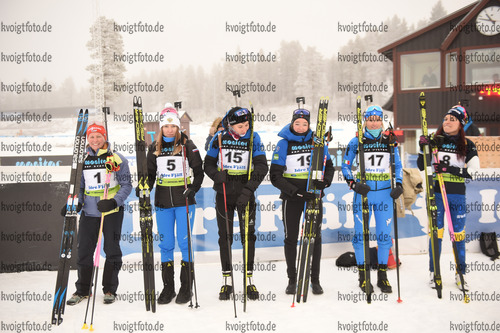 28.11.2021, xetx, Biathlon IBU Cup Idre, Pursuit Women, v.l. Paula Botet (FRANCE), Franziska Hildebrand (GERMANY), Evgeniya Burtasova (RUSSIA), Lou Jeanmonnot (FRANCE), Hannah Auchentaller (ITALY), Elisabeth Hoegberg (SWEDEN)