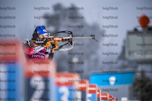 30.11.2021, xkvx, Biathlon IBU World Cup Oestersund, Training Women and Men, v.l. Lisa Theresa Hauser (Austria) in aktion am Schiessstand / at the shooting range