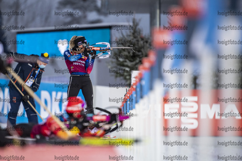 30.11.2021, xkvx, Biathlon IBU World Cup Oestersund, Training Women and Men, v.l. Elisa Gasparin (Switzerland) in aktion am Schiessstand / at the shooting range