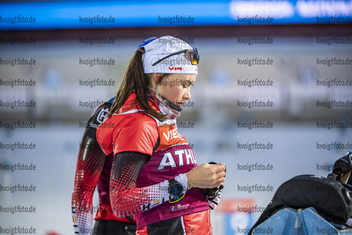 30.11.2021, xkvx, Biathlon IBU World Cup Oestersund, Training Women and Men, v.l. Anna Juppe (Austria) schaut / looks on