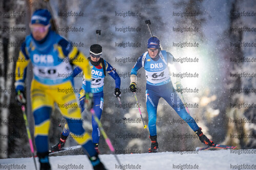02.12.2021, xkvx, Biathlon IBU World Cup Oestersund, Sprint Women, v.l. Aita Gasparin (Switzerland) in aktion / in action competes