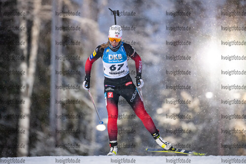 02.12.2021, xkvx, Biathlon IBU World Cup Oestersund, Sprint Women, v.l. Ida Lien (Norway) in aktion / in action competes