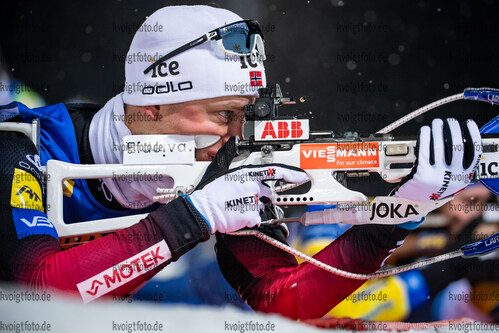 02.12.2021, xkvx, Biathlon IBU World Cup Oestersund, Sprint Men, v.l. Tarjei Boe (Norway) in aktion am Schiessstand / at the shooting range