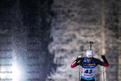 02.12.2021, xkvx, Biathlon IBU World Cup Oestersund, Sprint Men, v.l. Tarjei Boe (Norway) in aktion / in action competes