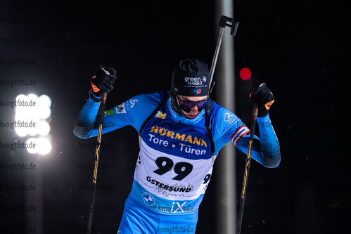 02.12.2021, xkvx, Biathlon IBU World Cup Oestersund, Sprint Men, v.l. Eric Perrot (France) in aktion / in action competes