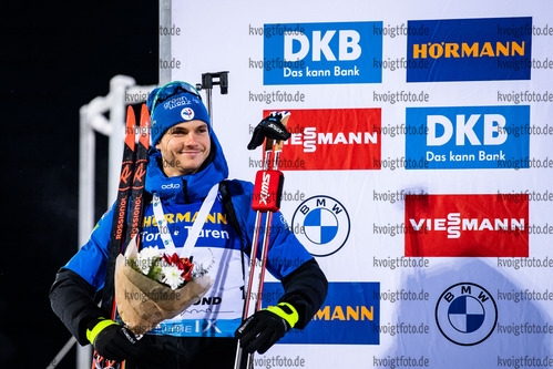 02.12.2021, xkvx, Biathlon IBU World Cup Oestersund, Sprint Men, v.l. Emilien Jacquelin (France) bei der Siegerehrung / at the medal ceremony