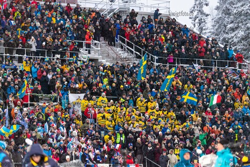 04.12.2021, xkvx, Biathlon IBU World Cup Oestersund, Pursuit Women, v.l.  Zuschauer / Fans