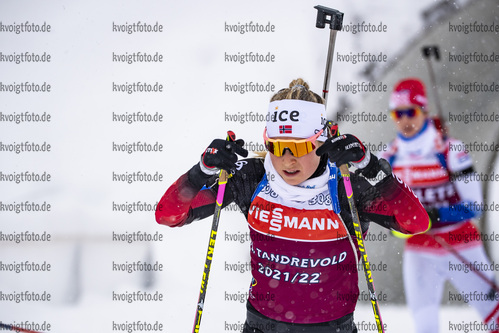 09.12.2021, xkvx, Biathlon IBU World Cup Hochfilzen, Training Women and Men, v.l. Ingrid Landmark Tandrevold (Norway) in aktion / in action competes