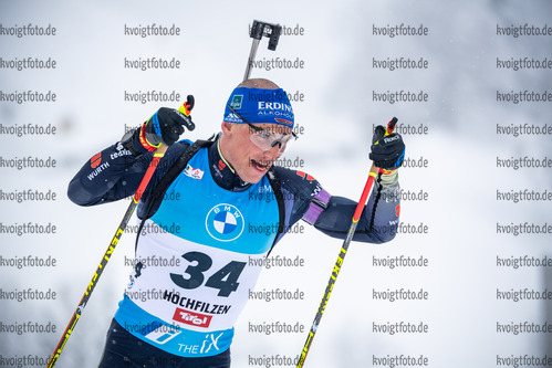 11.12.2021, xkvx, Biathlon IBU World Cup Hochfilzen, Pursuit Men, v.l. Erik Lesser (Germany) in aktion / in action competes