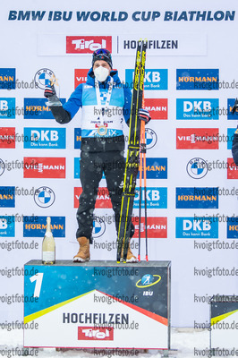 11.12.2021, xkvx, Biathlon IBU World Cup Hochfilzen, Pursuit Men, v.l. Quentin Fillon Maillet (France) bei der Siegerehrung / at the medal ceremony