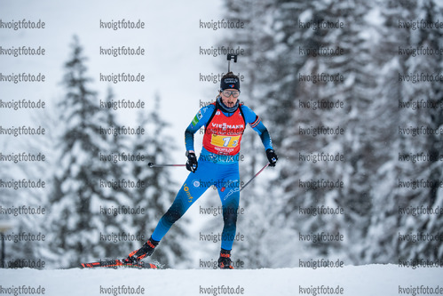 11.12.2021, xkvx, Biathlon IBU World Cup Hochfilzen, Relay Women, v.l. Chloe Chevalier (France) in aktion / in action competes