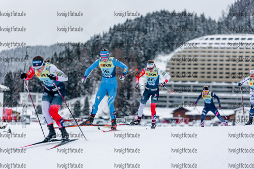 11.12.2021, xljkx, Cross Country FIS World Cup Davos, Women Sprint Final, v.l. Greta Laurent (Italy), Mathilde Myhrvold (Norway), Tiril Udnes Weng (Norway)  / 