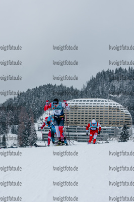 11.12.2021, xljkx, Cross Country FIS World Cup Davos, Men Sprint Final, v.l. Erik Valnes (Norway)  / 