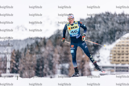 12.12.2021, xljkx, Cross Country FIS World Cup Davos, 10km Women, v.l. Victoria Carl (Germany)  / 