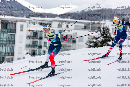 12.12.2021, xljkx, Cross Country FIS World Cup Davos, 10km Women, v.l. Anne Kjersti Kalvaa (Norway), Hailey Swirbul (United States of America)  / 