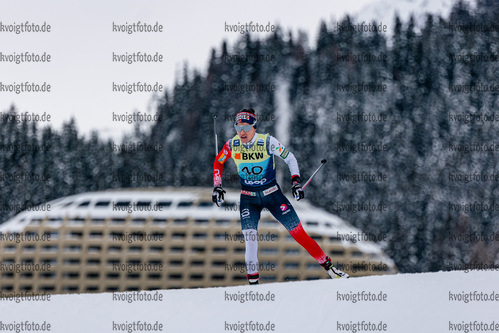 12.12.2021, xljkx, Cross Country FIS World Cup Davos, 10km Women, v.l. Heidi Wenig (Norway)  / 