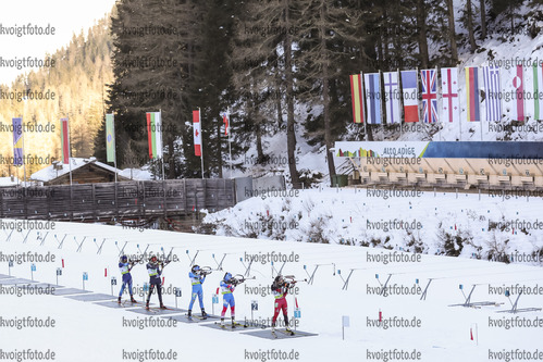 12.12.2021, xmcx, Biathlon IBU Junior Cup Martell, Relay Women, v.l. Lisa Osl (Austria)  /