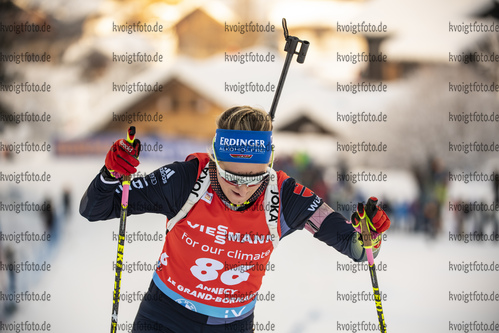 16.12.2021, xkvx, Biathlon IBU World Cup Le Grand Bornand, Sprint Women, v.l. Anna Weidel (Germany) in aktion / in action competes