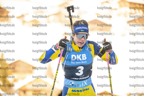 18.12.2021, xkvx, Biathlon IBU World Cup Le Grand Bornand, Pursuit Women, v.l. Elvira Oeberg (Sweden) in aktion / in action competes
