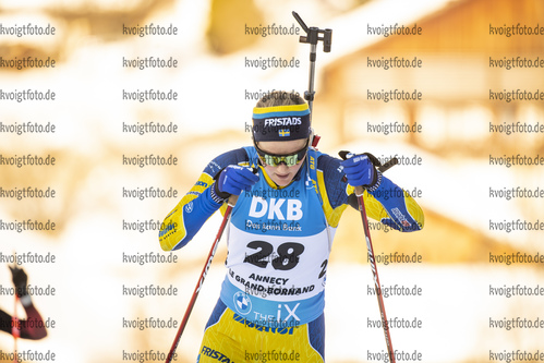 18.12.2021, xkvx, Biathlon IBU World Cup Le Grand Bornand, Pursuit Women, v.l. Stina Nilsson (Sweden) in aktion / in action competes