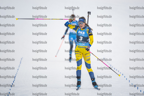 18.12.2021, xkvx, Biathlon IBU World Cup Le Grand Bornand, Pursuit Women, v.l. Elvira Oeberg (Sweden) gewinnt die Goldmedaille / wins the gold medal