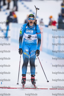 18.12.2021, xkvx, Biathlon IBU World Cup Le Grand Bornand, Pursuit Women, v.l. Anais Bescond (France) im Ziel / in the finish