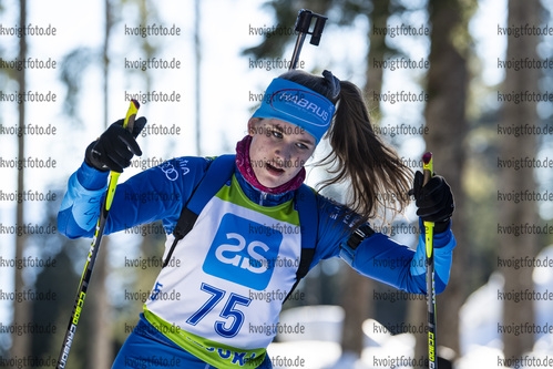 18.12.2021, xsoex, Biathlon Alpencup Pokljuka, Sprint Women, v.l. Charlotte Schroeder (Germany)  / 