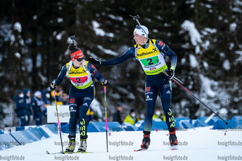 19.12.2021, xlukx, Biathlon IBU Cup Obertilliach, Single Mixed Relay, v.l. Juliane Fruehwirt (GER), Justus Strelow (GER)  / Juliane Fruehwirt of Germany, Justus Strelow of Germany