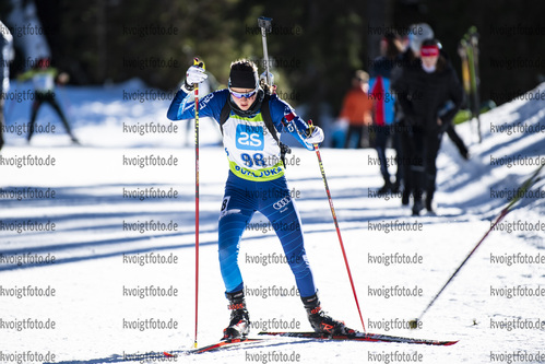19.12.2021, xsoex, Biathlon Alpencup Pokljuka, Sprint Women, v.l. Veronika Beck (Germany)  / 