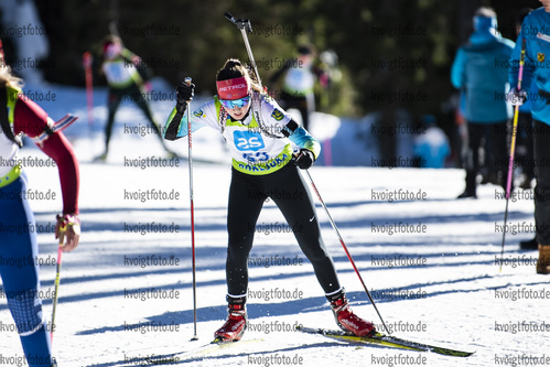 19.12.2021, xsoex, Biathlon Alpencup Pokljuka, Sprint Women, v.l. Antonia Schramm (Germany)  / 