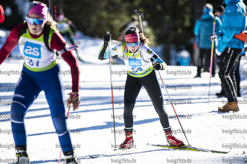 19.12.2021, xsoex, Biathlon Alpencup Pokljuka, Sprint Women, v.l. Manca Caserman (Slovenia), Antonia Schramm (Germany)  / 