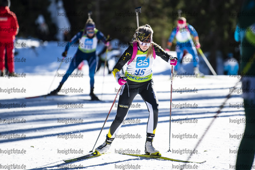 19.12.2021, xsoex, Biathlon Alpencup Pokljuka, Sprint Women, v.l. Julia Tannheimer (Germany)  / 