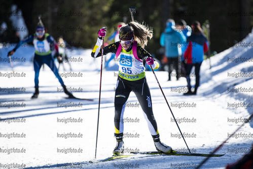 19.12.2021, xsoex, Biathlon Alpencup Pokljuka, Sprint Women, v.l. Julia Tannheimer (Germany)  / 
