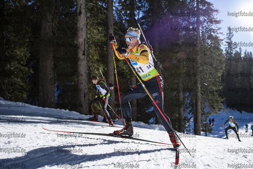 19.12.2021, xsoex, Biathlon Alpencup Pokljuka, Sprint Men, v.l. Raphael Lankes  (Germany)  / 