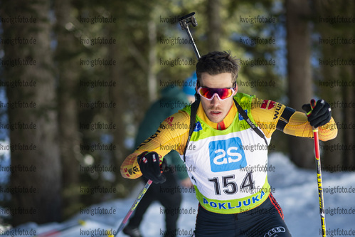 19.12.2021, xsoex, Biathlon Alpencup Pokljuka, Sprint Men, v.l. Florian Hollandt (Germany)  / 