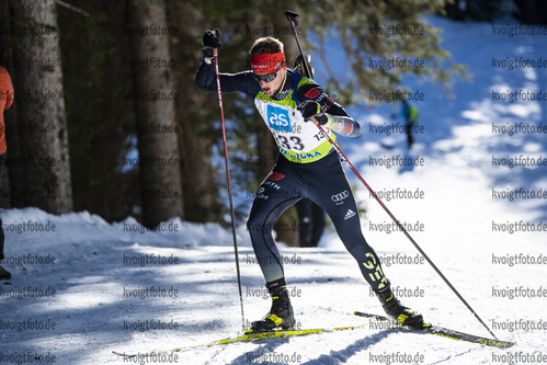 19.12.2021, xsoex, Biathlon Alpencup Pokljuka, Sprint Men, v.l. Benjamin Menz  (Germany)  / 