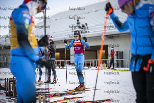 06.01.2022, xkvx, Biathlon IBU World Cup Oberhof, Training Women and Men, v.l. Chloe Chevalier (France) schaut / looks on