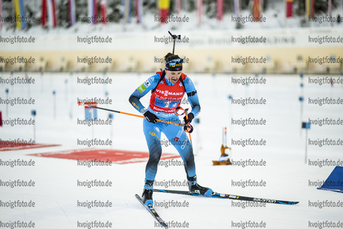 14.01.2022, xkvx, Biathlon IBU World Cup Ruhpolding, Relay Women, v.l. Julia Simon (France) in aktion am Schiessstand / at the shooting range
