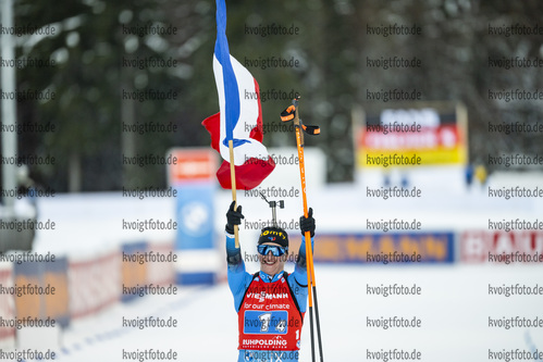 14.01.2022, xkvx, Biathlon IBU World Cup Ruhpolding, Relay Women, v.l. Julia Simon (France) gewinnt die Goldmedaille / wins the gold medal