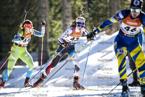 15.01.2022, xsoex, Biathlon IBU Junior Cup Pokljuka, Sprint Women, v.l. Zala Repe (Slovenia), Veronika Novotna (Czech Republic) in aktion / in action competes