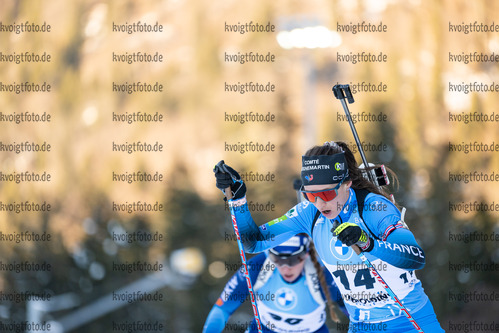 16.01.2022, xkvx, Biathlon IBU World Cup Ruhpolding, Pursuit Women, v.l. Anais Chevalier-Bouchet (France) in aktion / in action competes